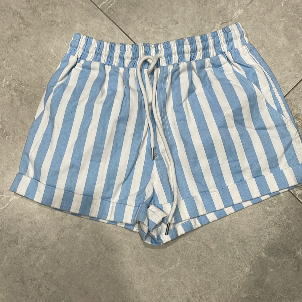 Stripped Shorts